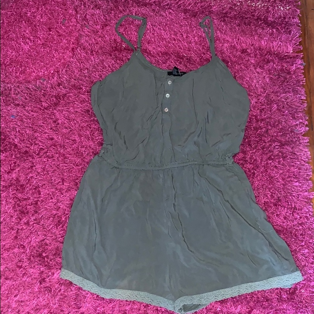 OLIVE LACE ROMPER - Picture 3 of 3